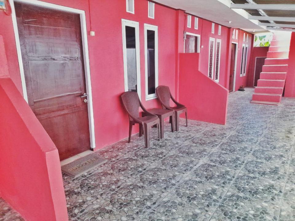 Baronda Guest House Sorong Exterior photo