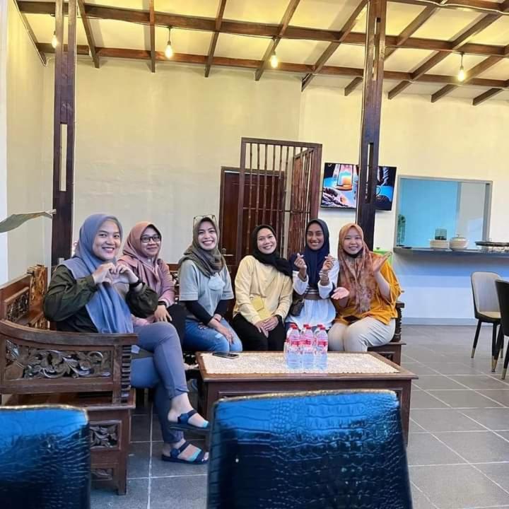 Baronda Guest House Sorong Exterior photo