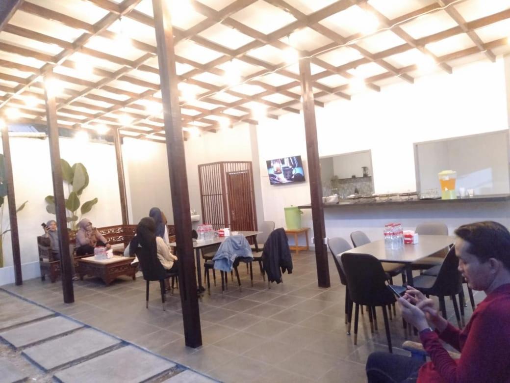 Baronda Guest House Sorong Exterior photo