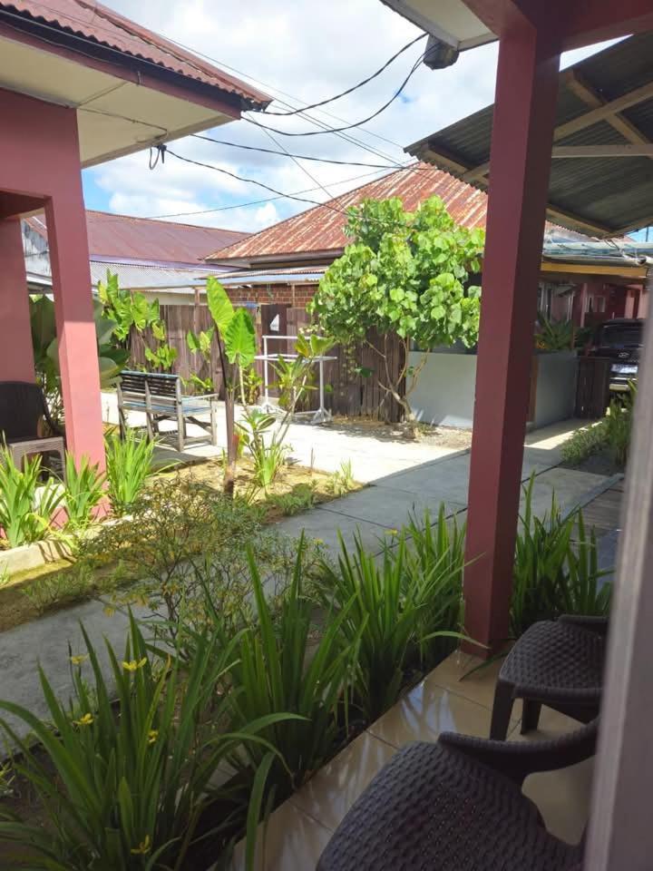 Baronda Guest House Sorong Exterior photo